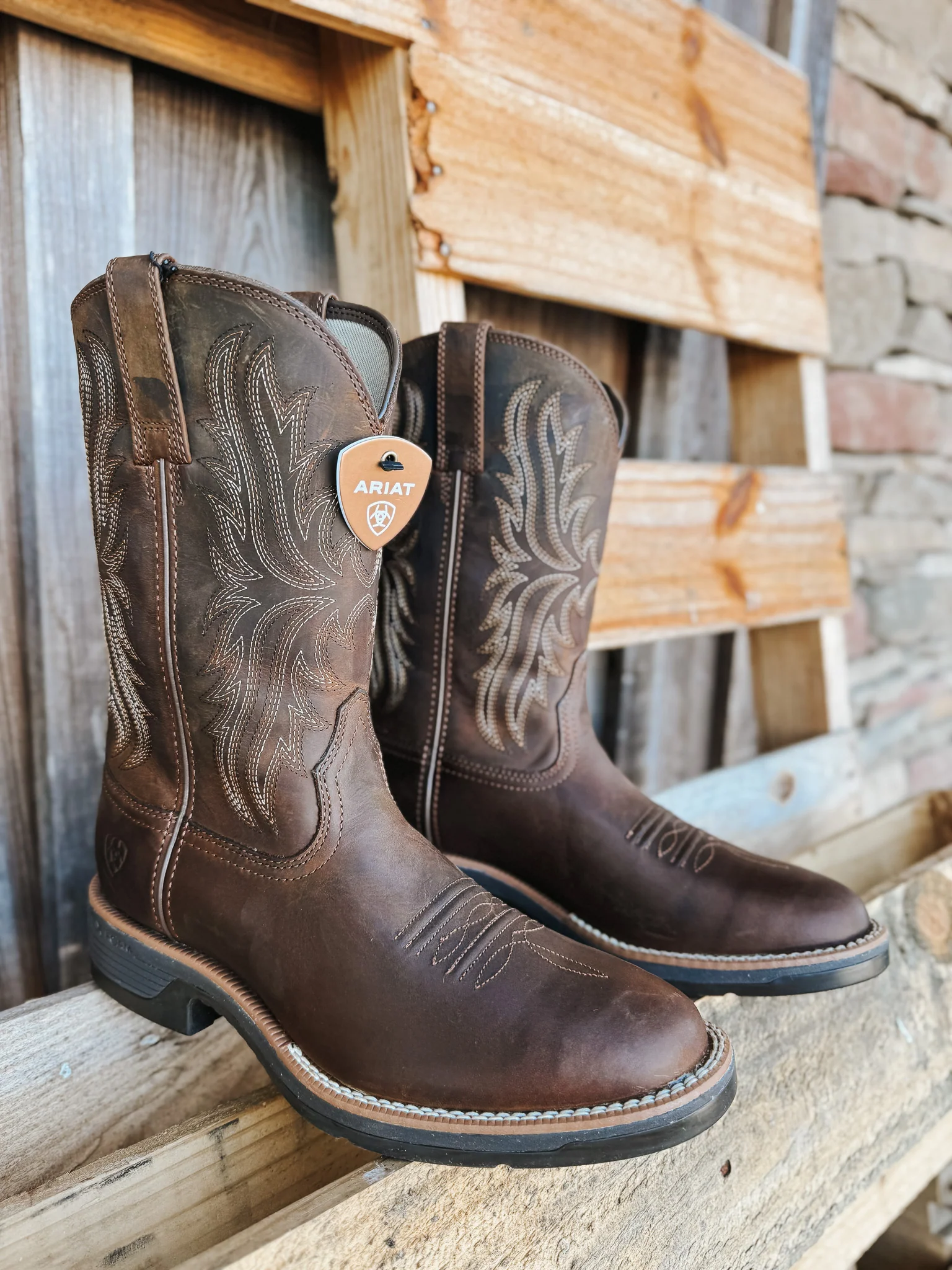 Men's Ariat Ridgeback Round Toe Cowboy Boot - Image 2