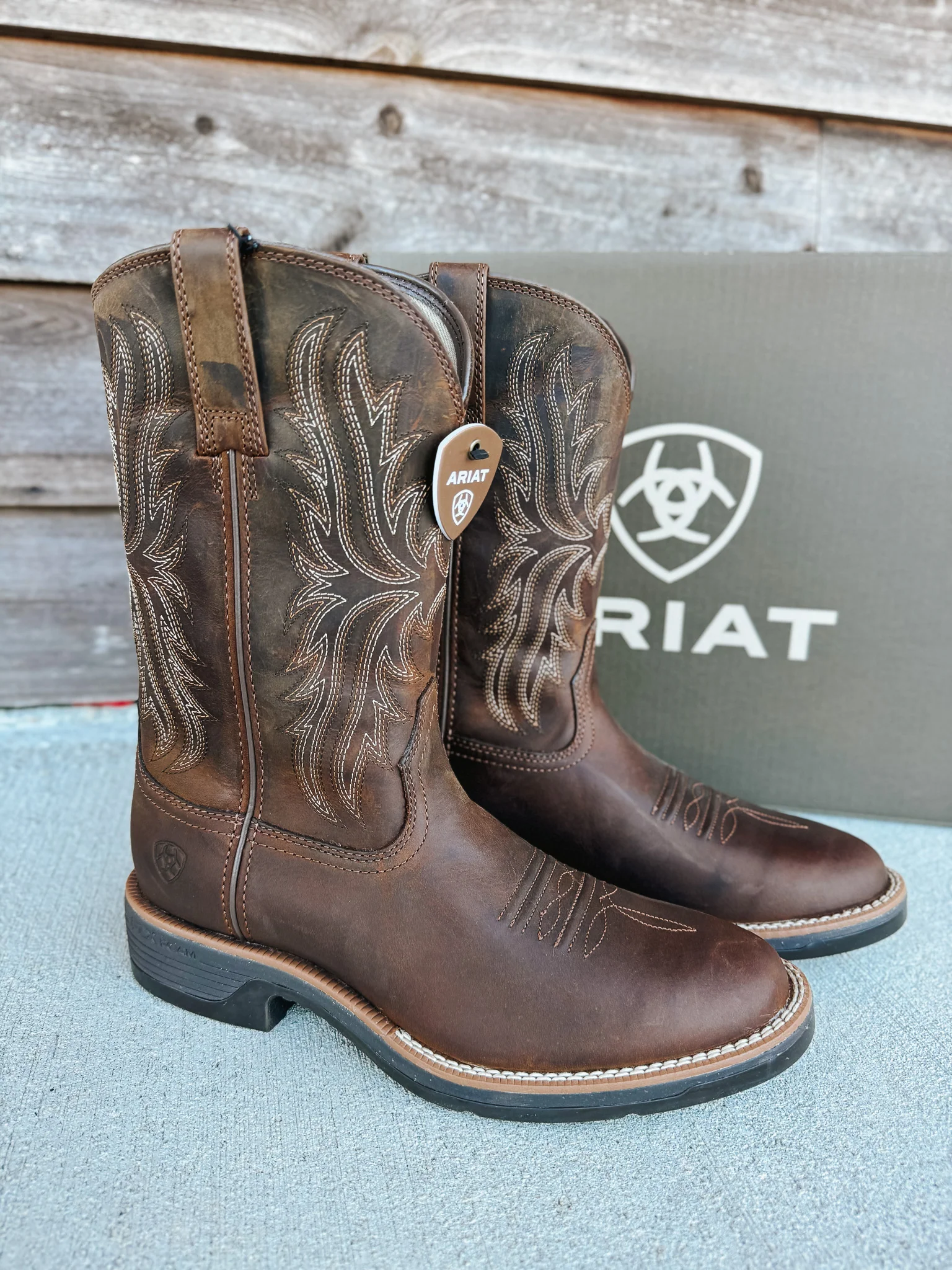 Men's Ariat Ridgeback Round Toe Cowboy Boot - Image 3