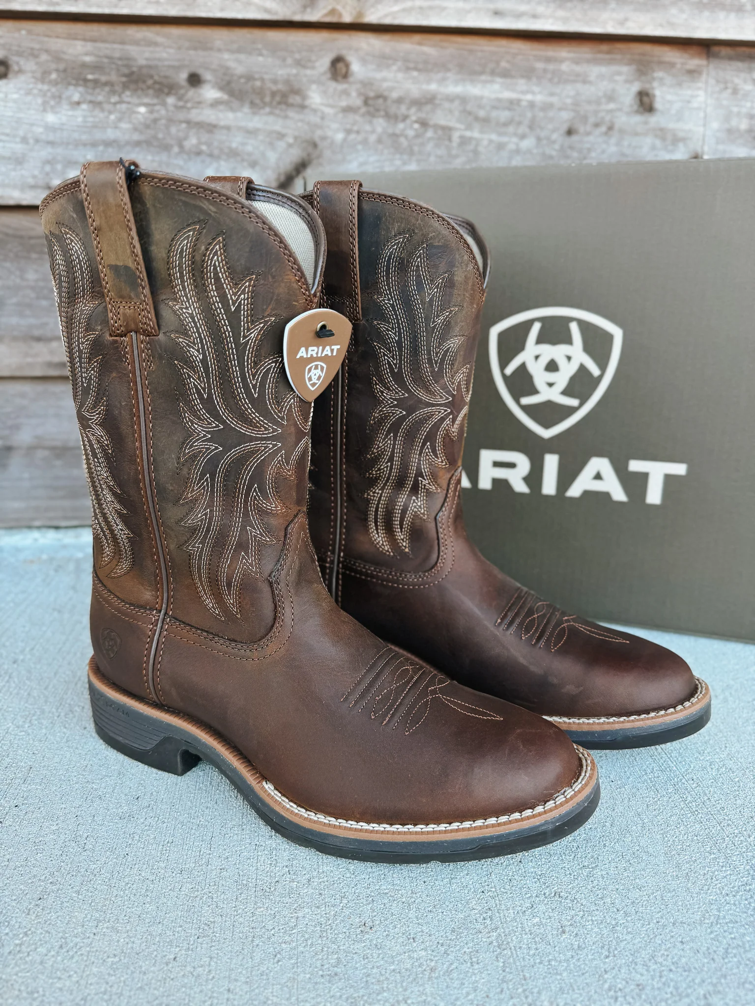 Men's Ariat Ridgeback Round Toe Cowboy Boot - Image 4