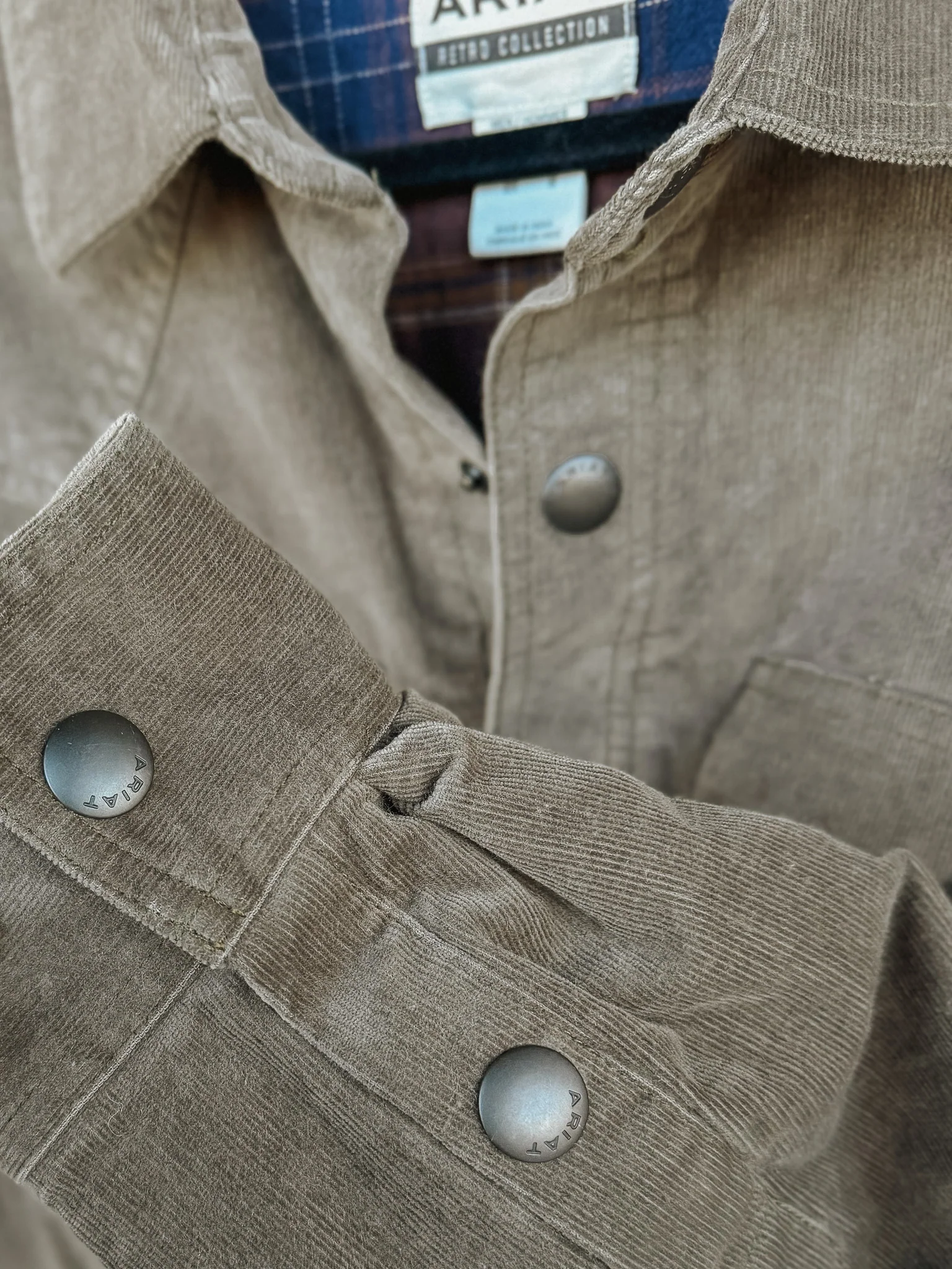 Ariat Men's Retro Corduroy Jacket in Dark Green - Image 4