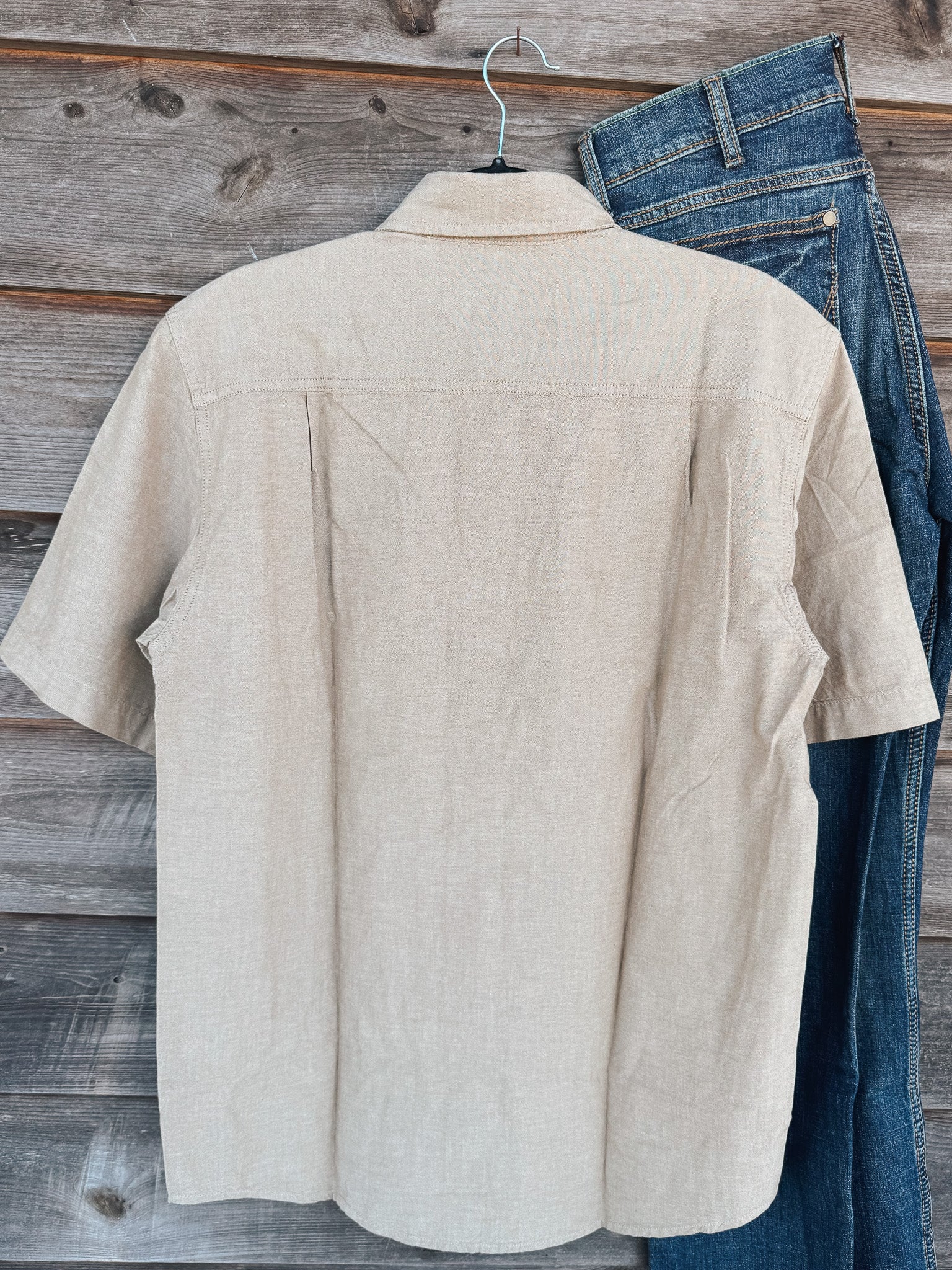 Men's Carhartt Loose Fit Midweight Chambray Short-Sleeve Shirt in Dark Tan - Image 3
