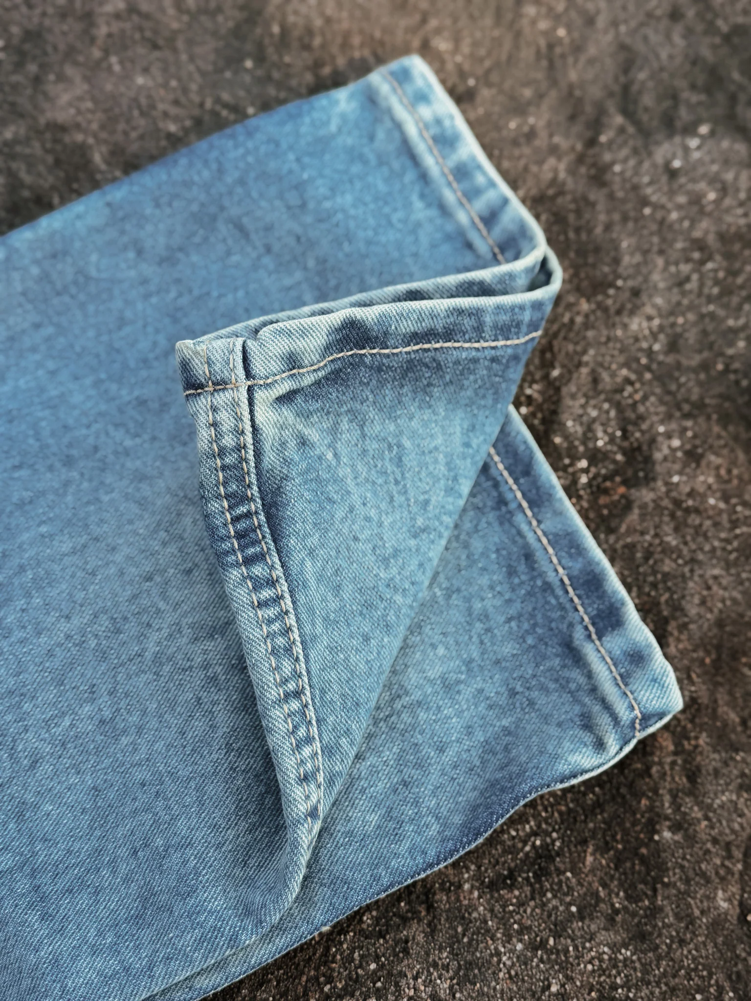Carhartt Men's Relaxed Bootcut Rugged Flex® Jeans in Bluestem - Image 9