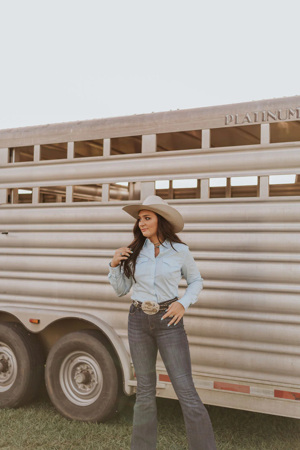 WOMEN'S WRANGLER WESTERN BUTTON DOWN SHIRT IN COOL BLUE - Image 3