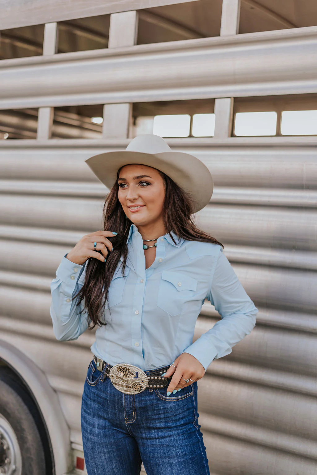 WOMEN'S WRANGLER WESTERN BUTTON DOWN SHIRT IN COOL BLUE - Image 5