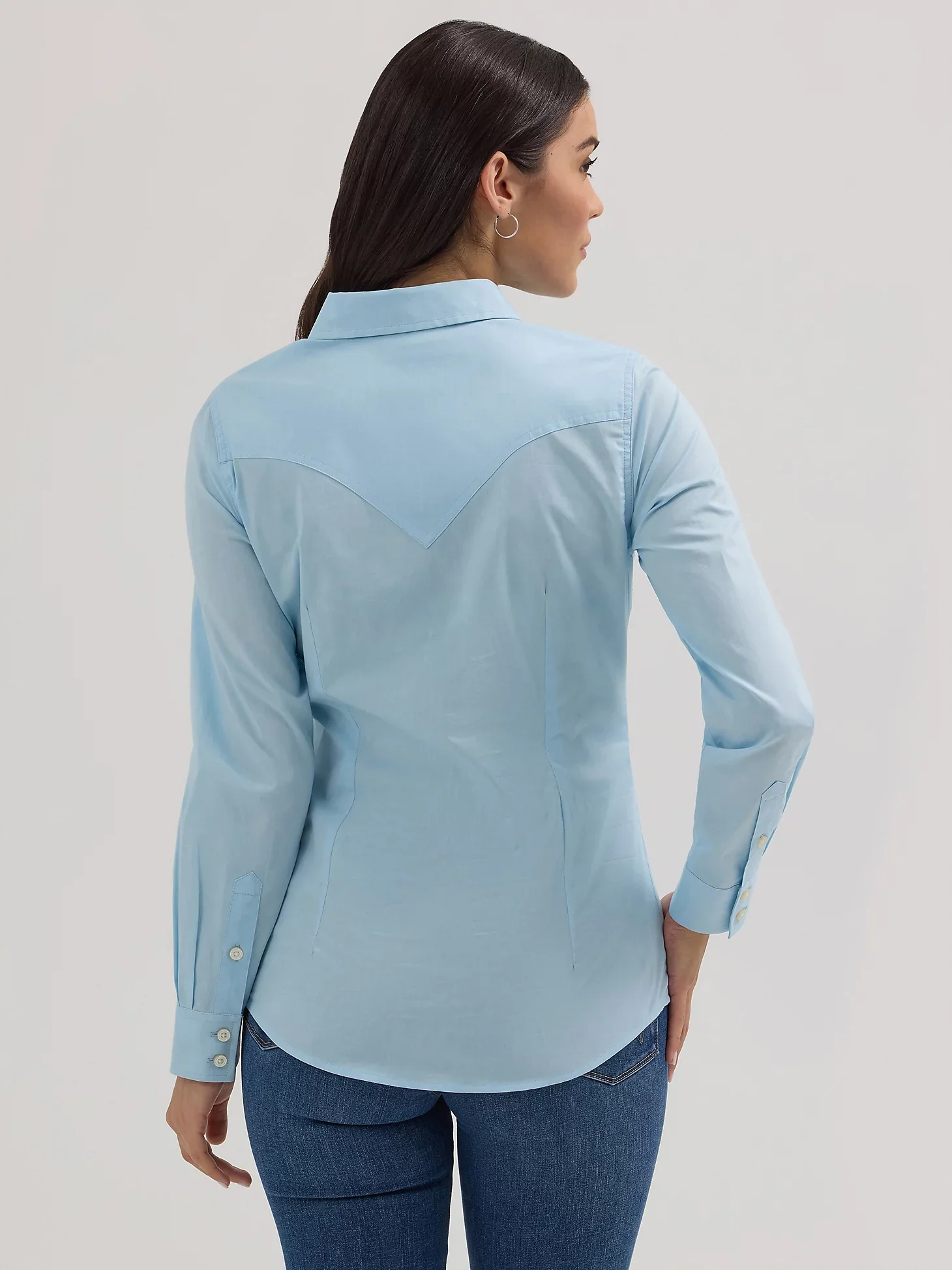 WOMEN'S WRANGLER WESTERN BUTTON DOWN SHIRT IN COOL BLUE - Image 7
