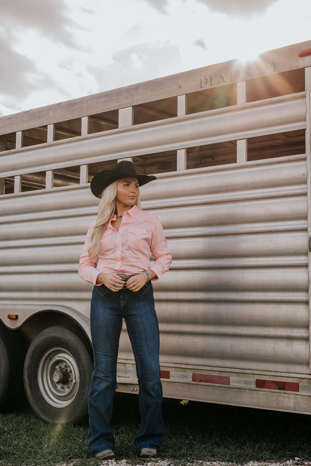 WOMEN'S WRANGLER WESTERN BUTTON DOWN SHIRT IN PEONY - Image 4