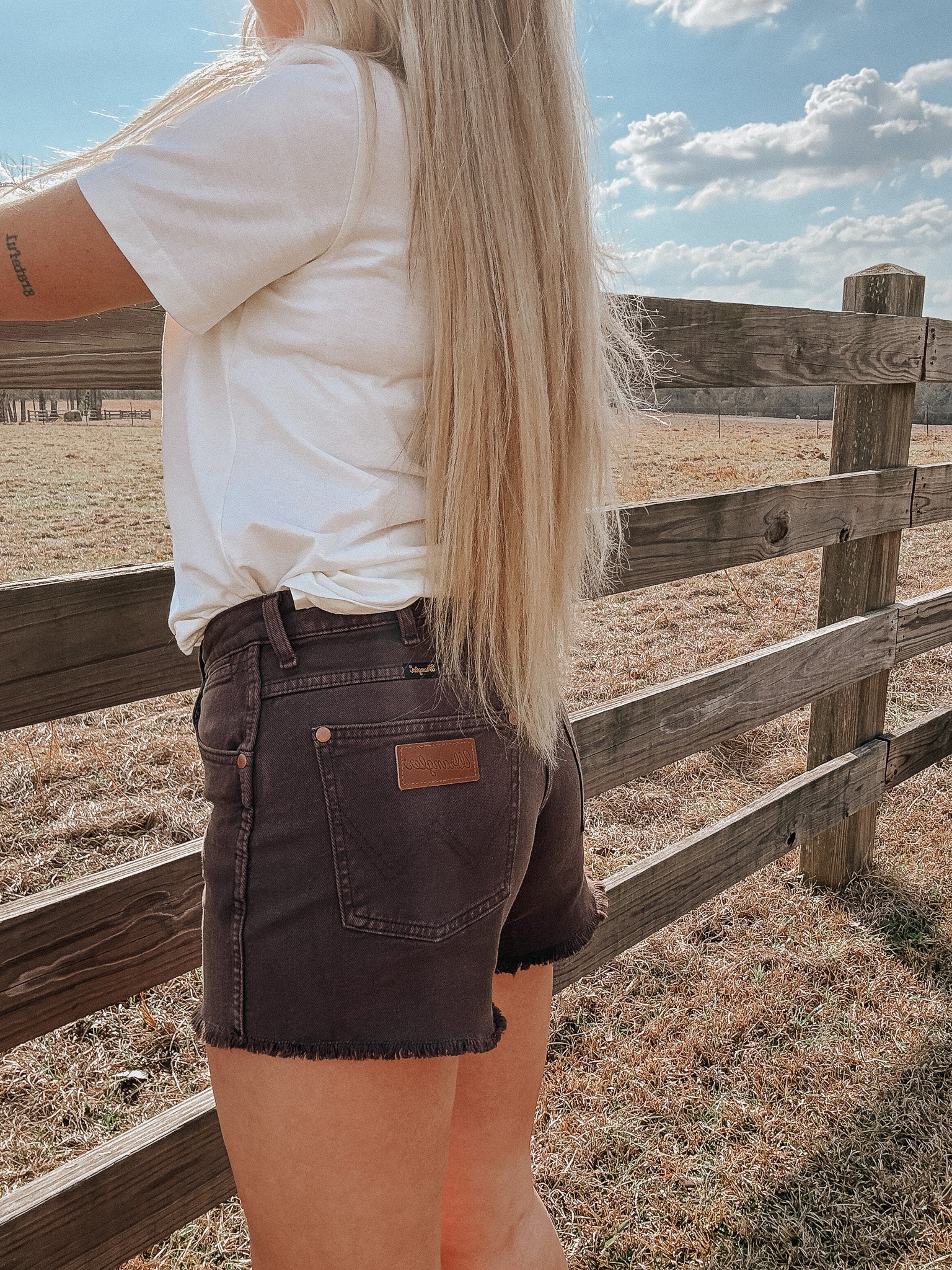 Wrangler Women's High Rise Cowboy Shorts in Cocoa - Image 5