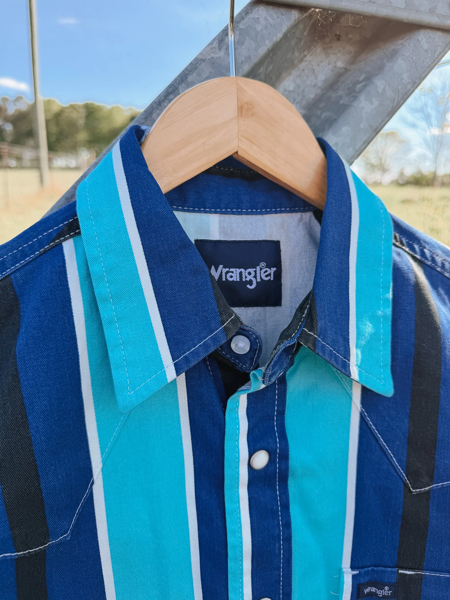 Wrangler Men's Vintage-Inspired Brushpopper Pearl Snap in Blue - Image 3