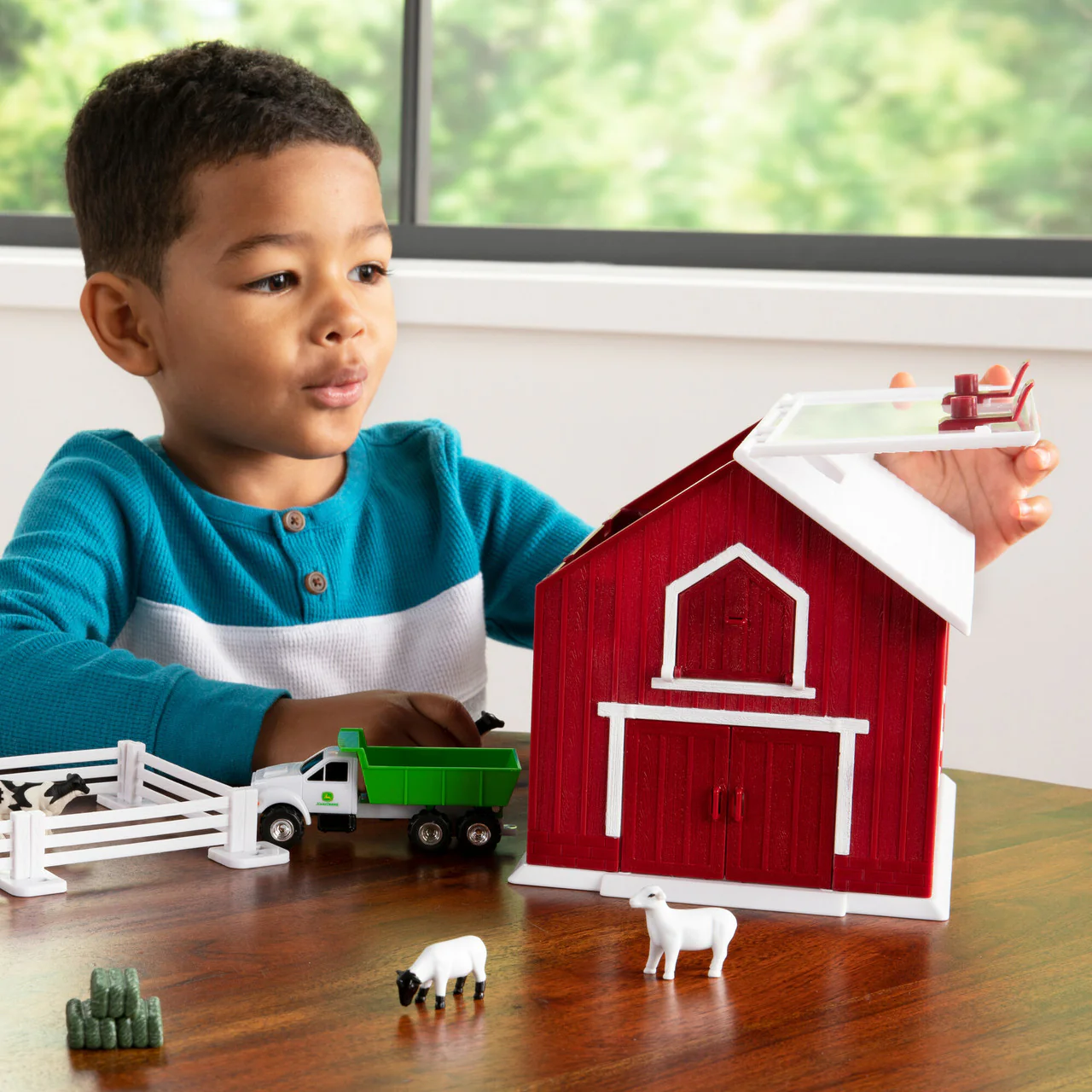John Deere 1:64 Scale 24 Piece Farm Playset with On-the-Go Barn - Image 11
