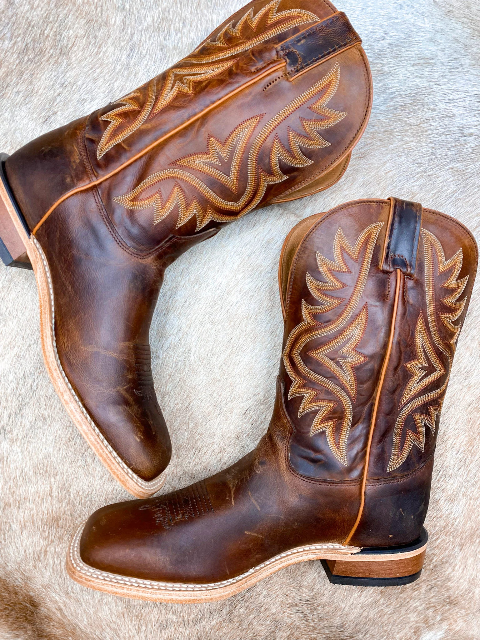 TONY LAMA AVETT IN TAN WORN GOAT BOOT - Image 4