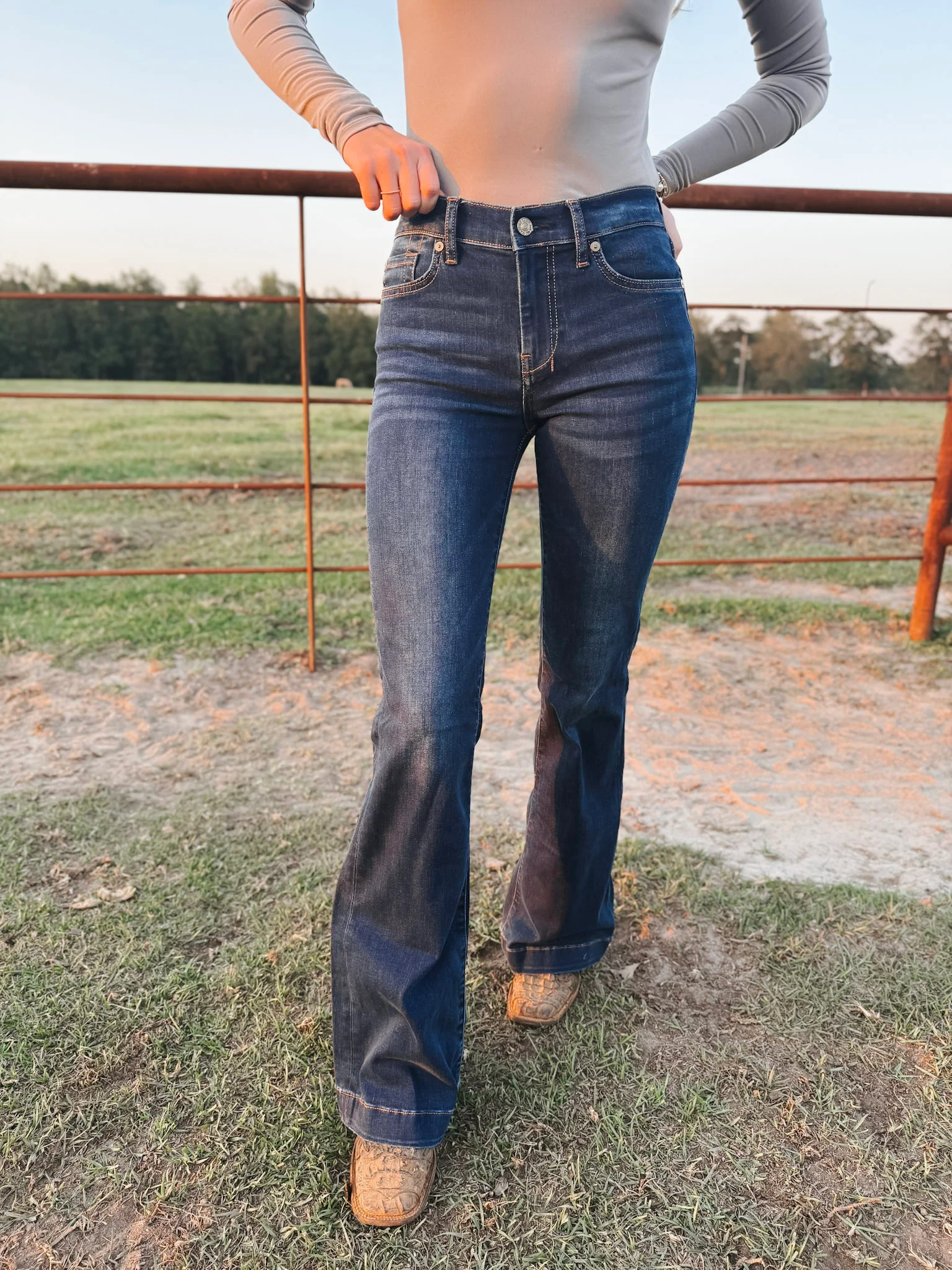 7 For All Mankind XRT Moreno Dojo Flare Jeans - Image 13