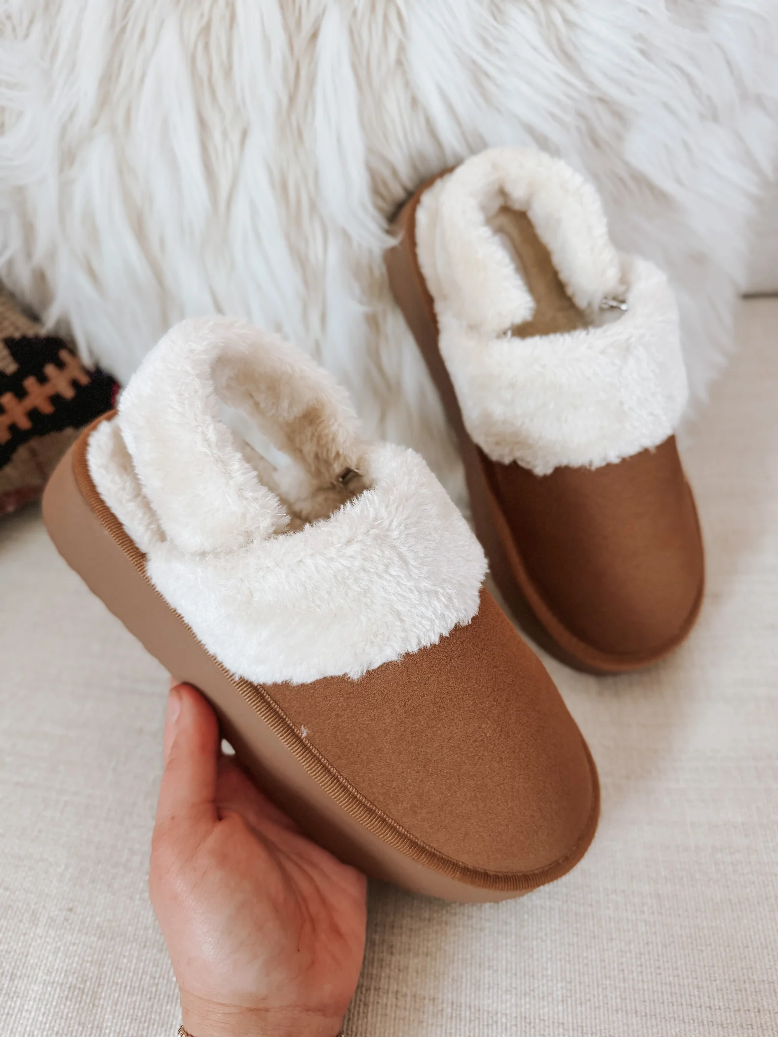 Chasing Chill Slippers - Image 3