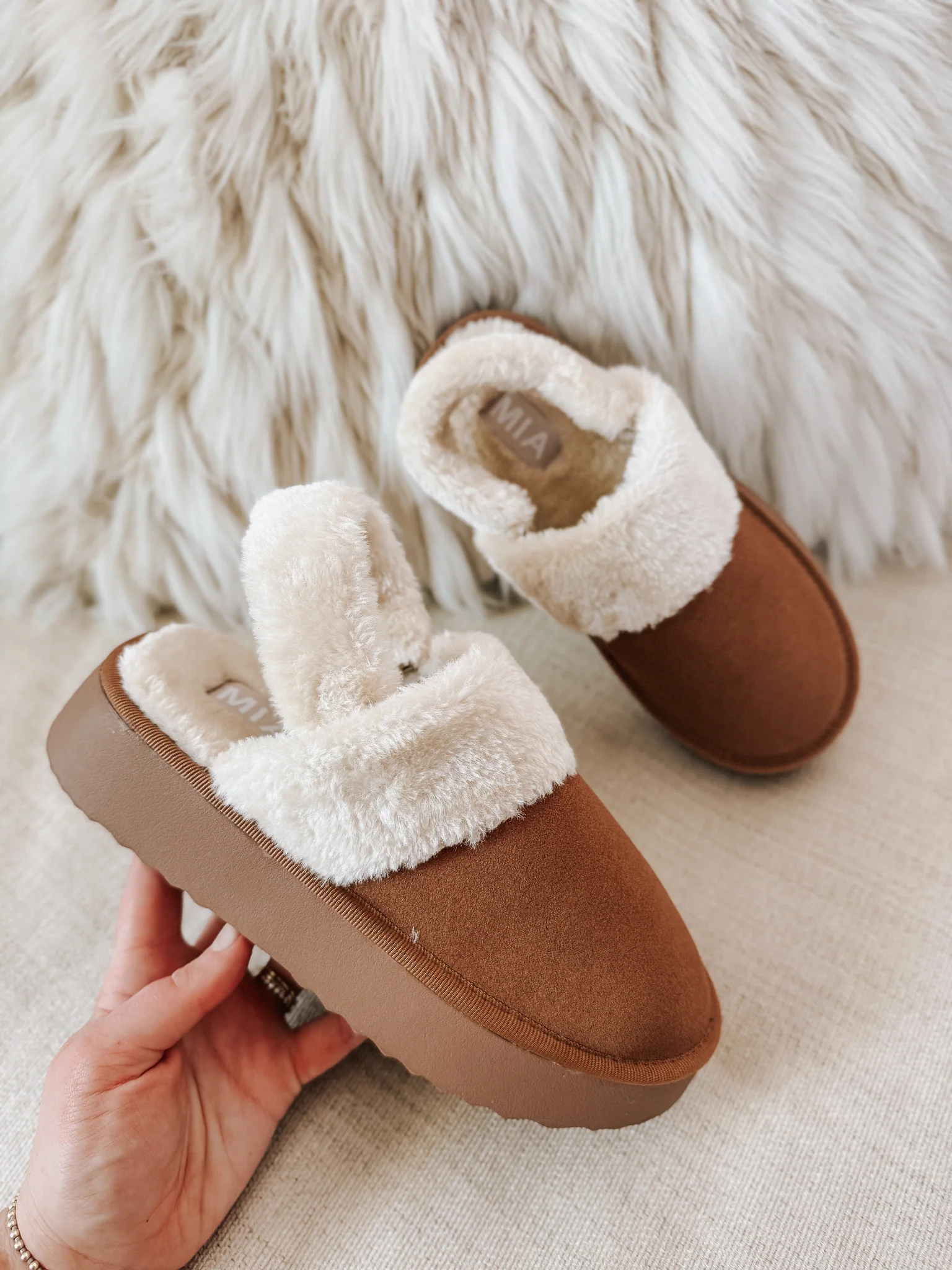 Chasing Chill Slippers - Image 4