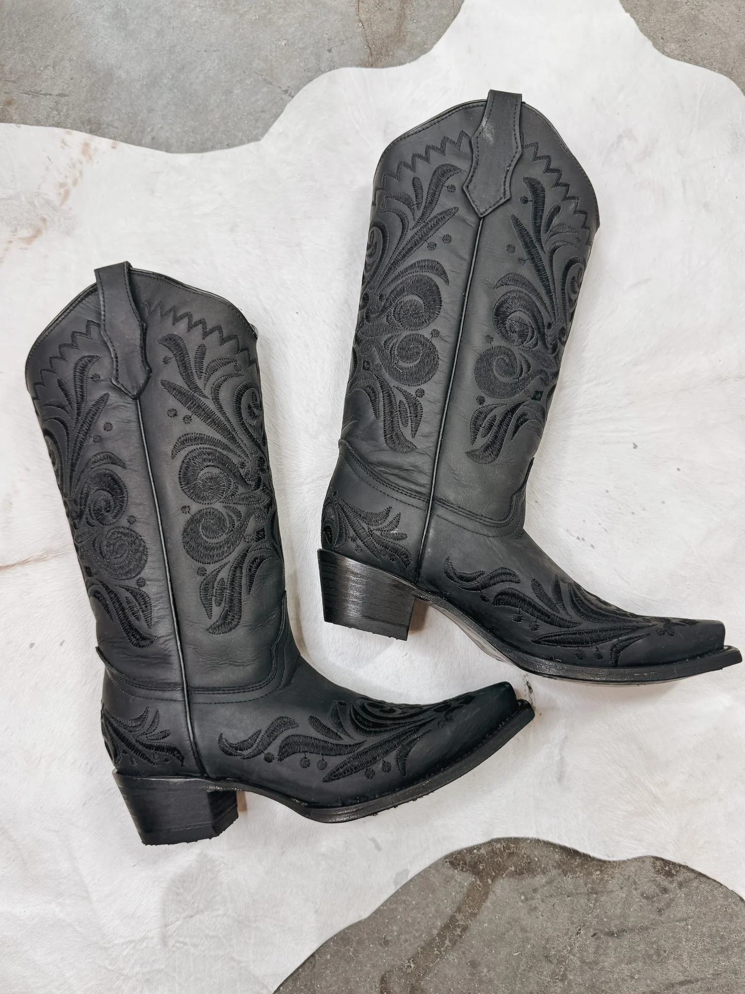 Women's Circle G Black Floral Snip Toe Boot - Image 6