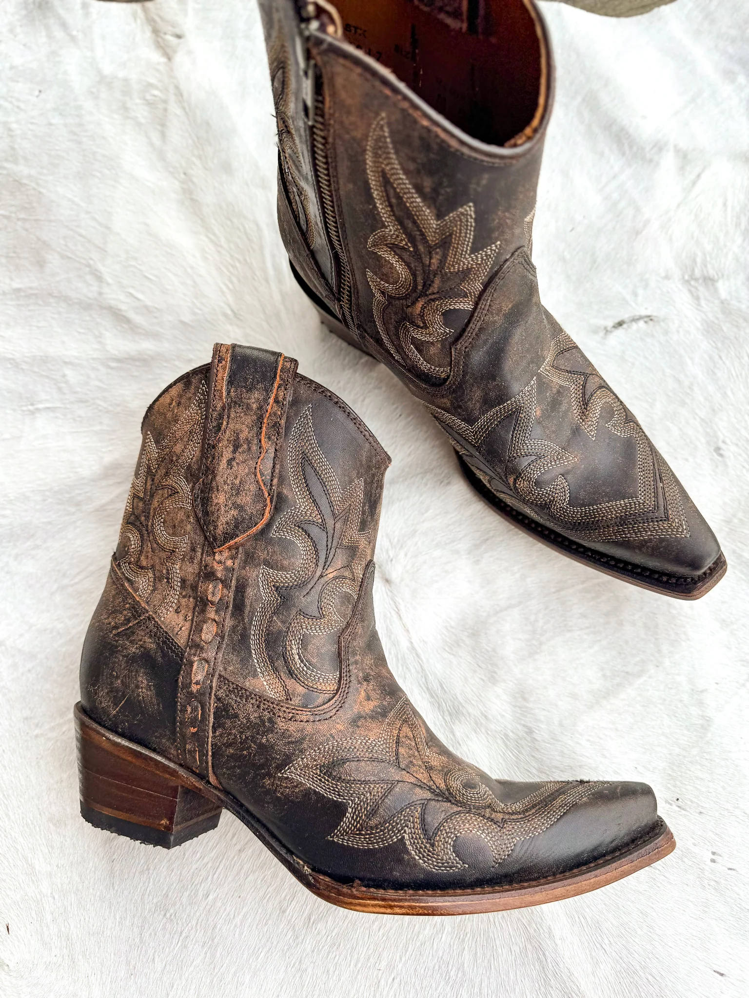 Women's Circle G By Corral Black & Brown Western Zipper Booties - Image 7