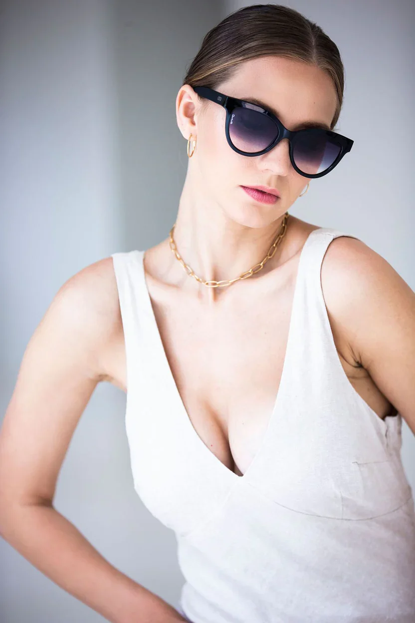 Lola Shiny Black Sunglasses - Image 4