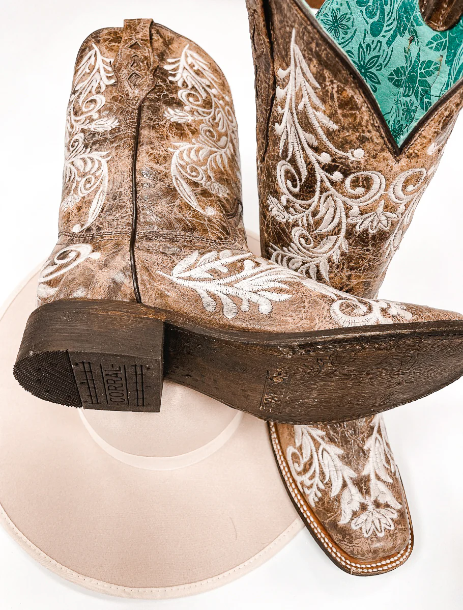 WOMEN'S CORRAL BROWN & WHITE EMBROIDERY BOOT - Image 3