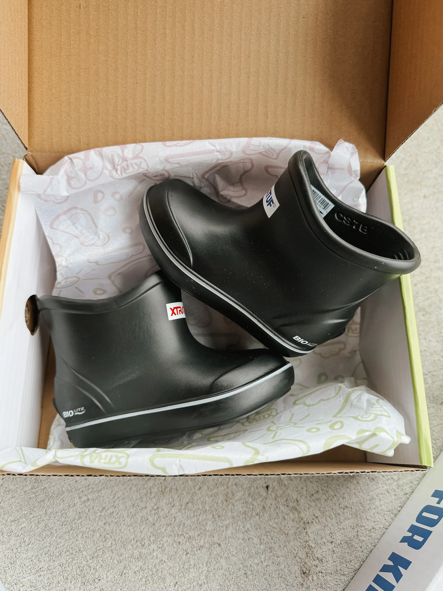 Big Kid's Tufs Black Ankle Deck Boot - Image 14